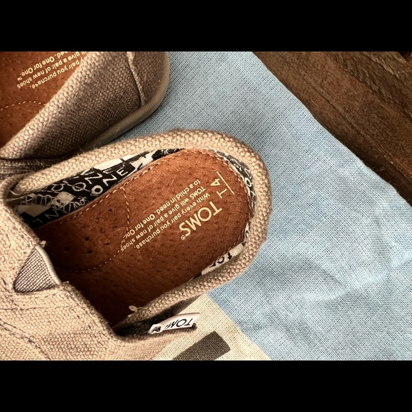 New without tags. Worn once; non walker - Picture 3 of 4